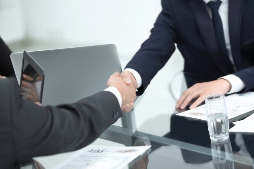 close-up-handshake-business-partners-desk_160672-14864